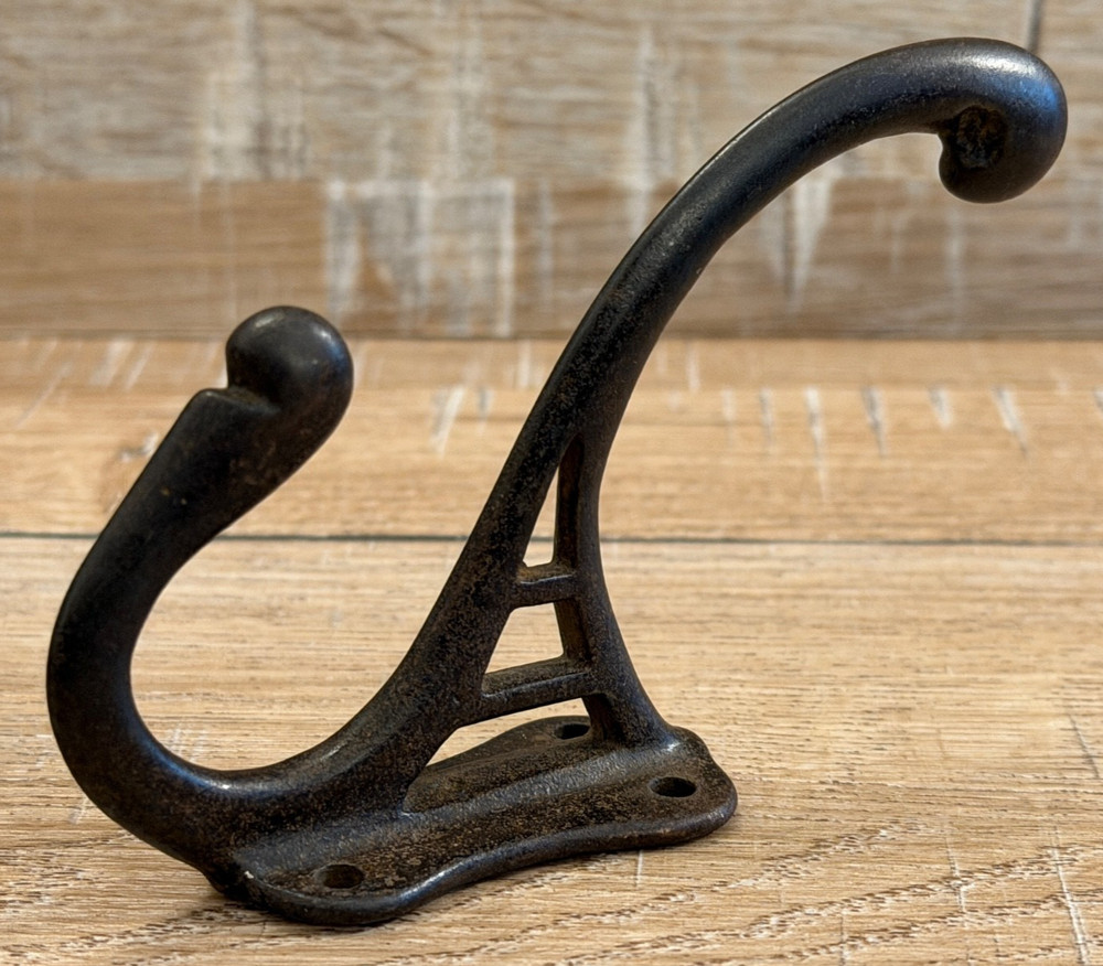 ANTIQUE IRON HAT COAT HOOK