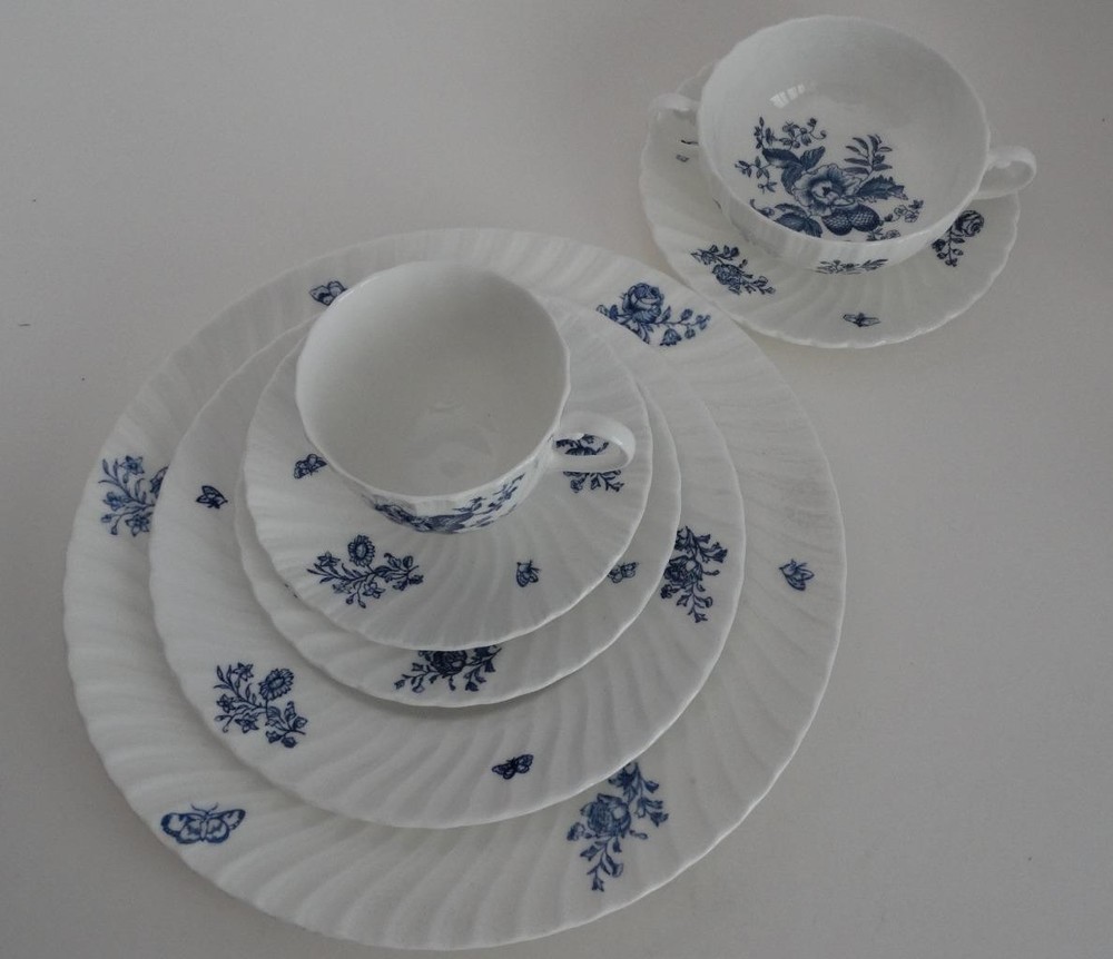 Royal Worcester BLUE SPRAYS Pattern Swirl Rim version 7 Piece Place Setting