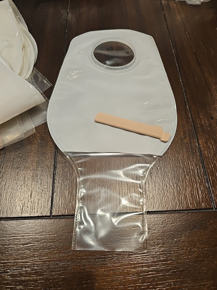 CONVATEC #401513 DRAINABLE 10 POUCHES 2 clips- no box