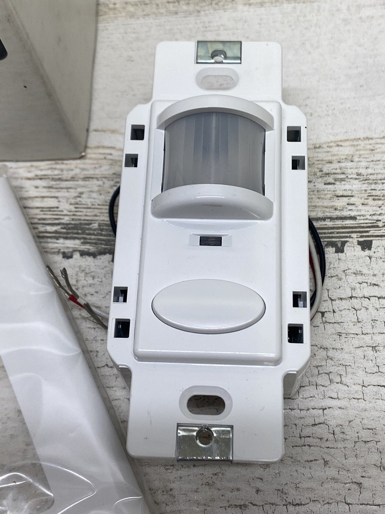 Sensor Switch Motion Detector Switch WSD PDT WH 120/277VAC NEW