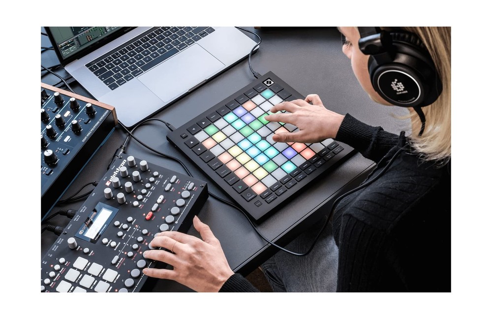 Novation Launchpad Pro MK3, MIDI 64-Grid Controller and Sequencer for Ableton...