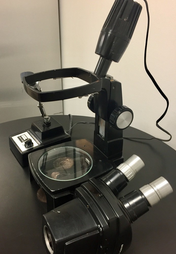 Bausch & Lomb StereoZoom 4 0.7x-3x Microscope w/ B & L Light Source