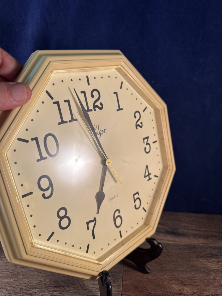 Elgin Quartz Octagon Wall Clock Cream/Beige Plastic Frame 10" 1 AA UNTESTED