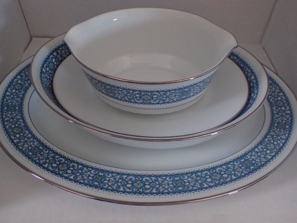 VINTAGE NORITAKE BLUE LARUE 6913 PATTERN W/PLATINUM TRIM DINNERWARE 45PC