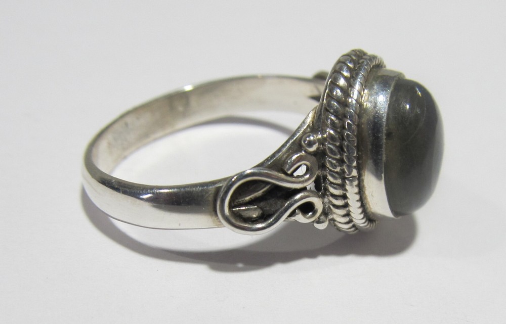 925 Silver Rope Bezel Oval Blue Flash Ring Size 6