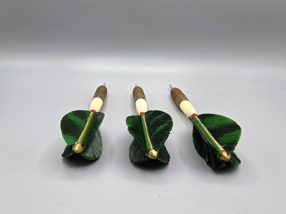 Vintage Unicorn Green/Black Feather Darts With Case- Code 03225