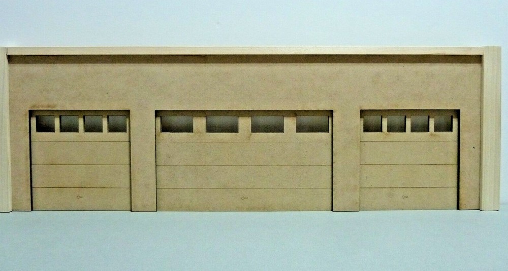 1/24 SCALE DIORAMA FRONT ONLY - 3  OPENING DOORS  UNFINISHED ADD YOUR TOUCH