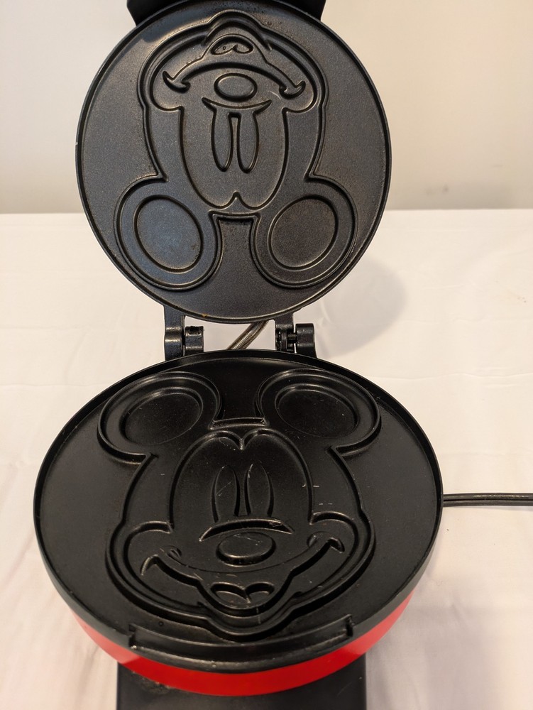 Disney Mickey Mouse 7.5 Inch Waffle Maker (Tested)