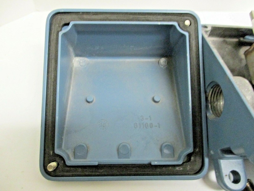 UNITED ELECTRIC TEMPERATURE SWITCH, E117-2BSB