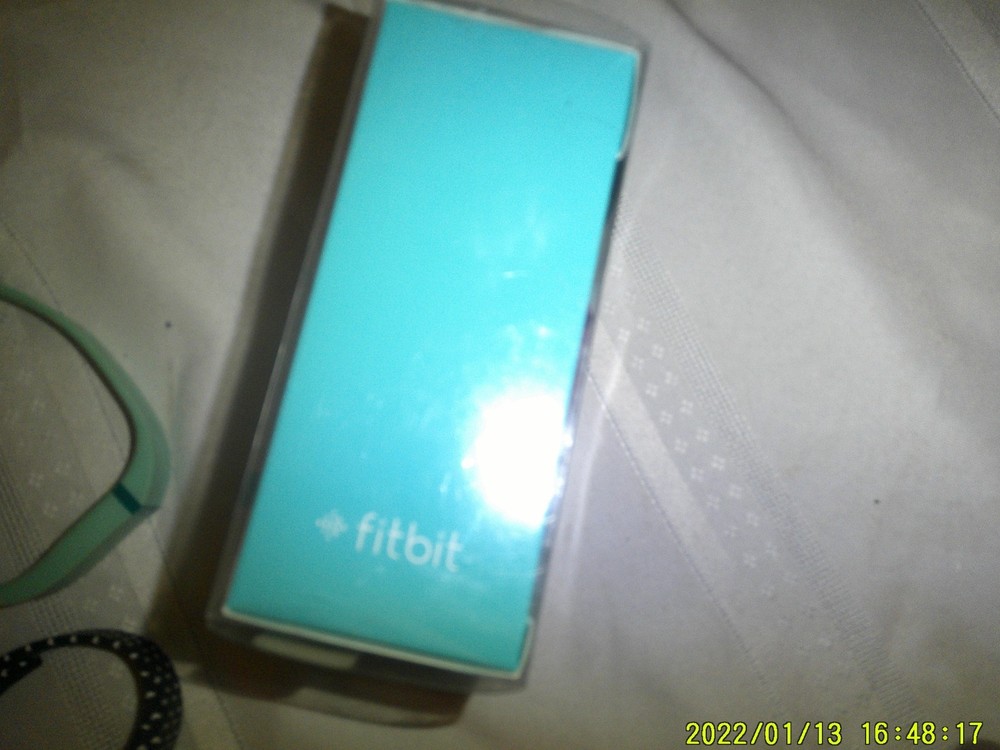3 FITBIT SEALED WRIST BANDS PLUS 4 LOOSE MULTI-COLORS