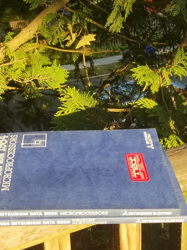 2 VINTAGE ELECTRONICS BOOKS DATA 1984 MITSUBISHI MICROPROCESSORS & SINGLE CHIP
