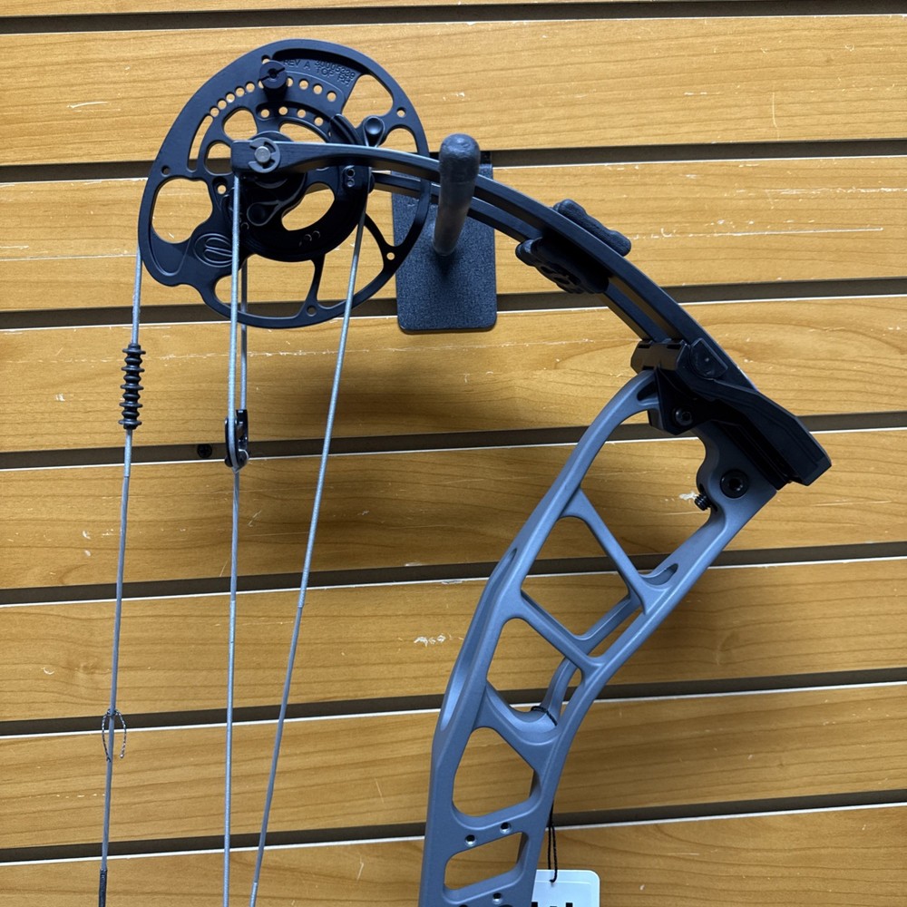 Item 3821 - Elite Archery Compound Bow - Emerse - RH - Slate Grey