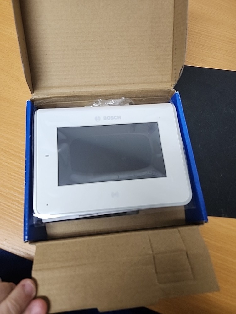 Bosch B942W Touchscreen Intrusion LCD Keypad, White