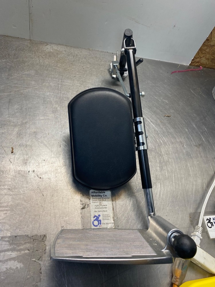 Universal Wheelchair Articulating Elevating Rightside Legrest (E1/#8)