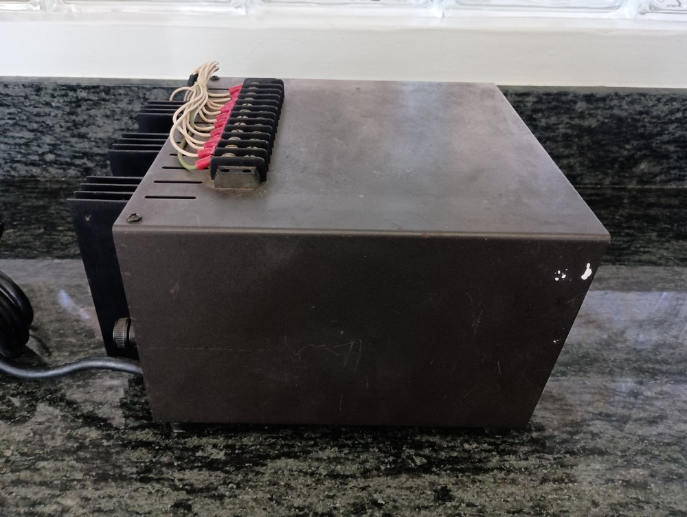 Astron RS-20A 13.8VDC 20A Linear / 16A Continuous Power Supply