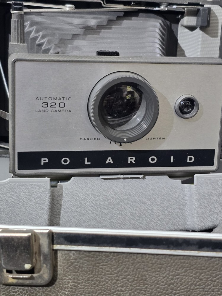 Polaroid Land Camera Model 320 • Mint • Case + All Manuals • Complete Kit