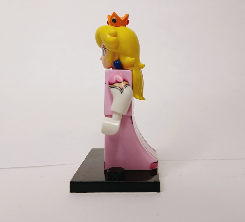 Princess Peach Minifig