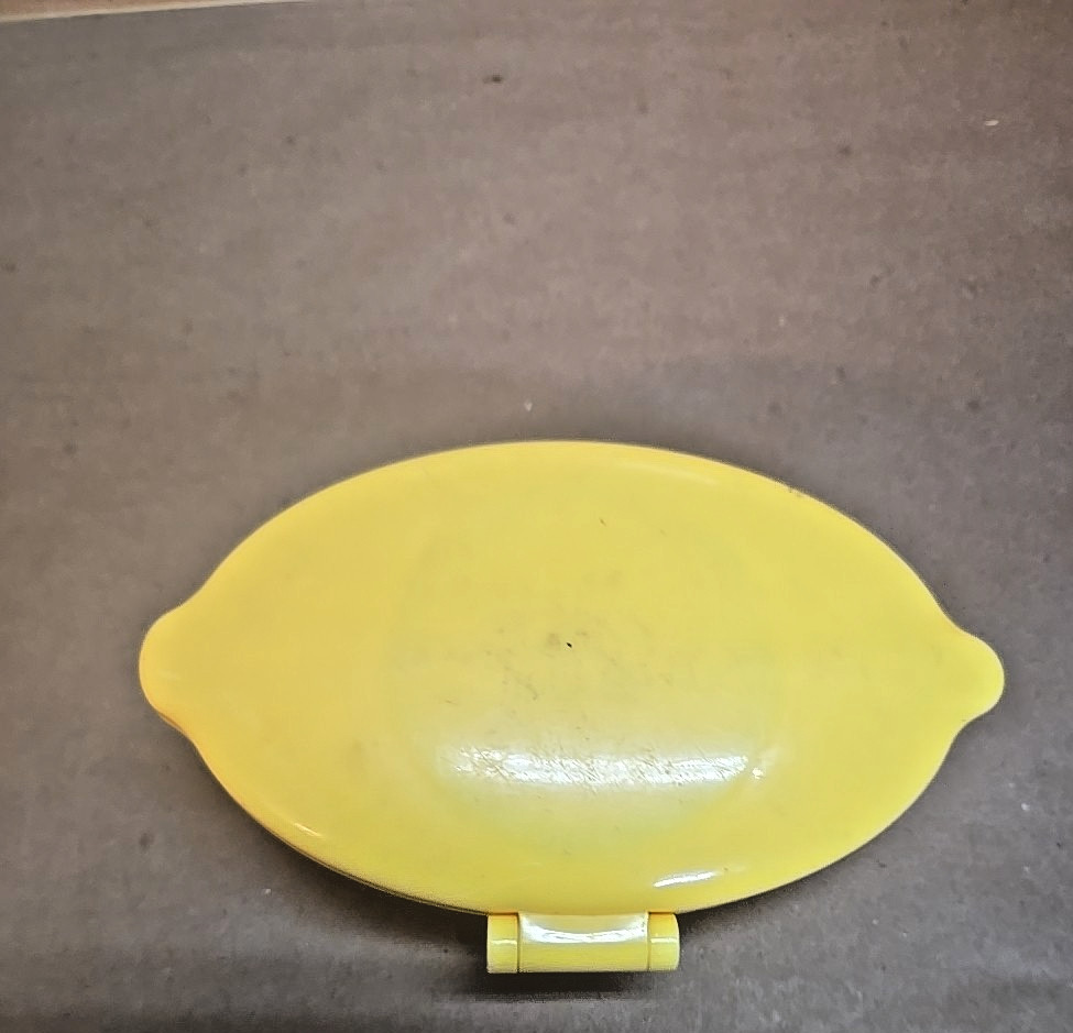 Handheld Lemon/Lime Squeezer/Juicer Press; Yellow Plastic; 6"x4"