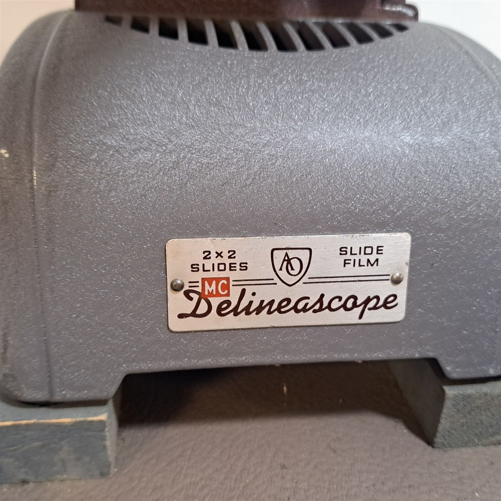 Delineascope Model MC Slide Projector