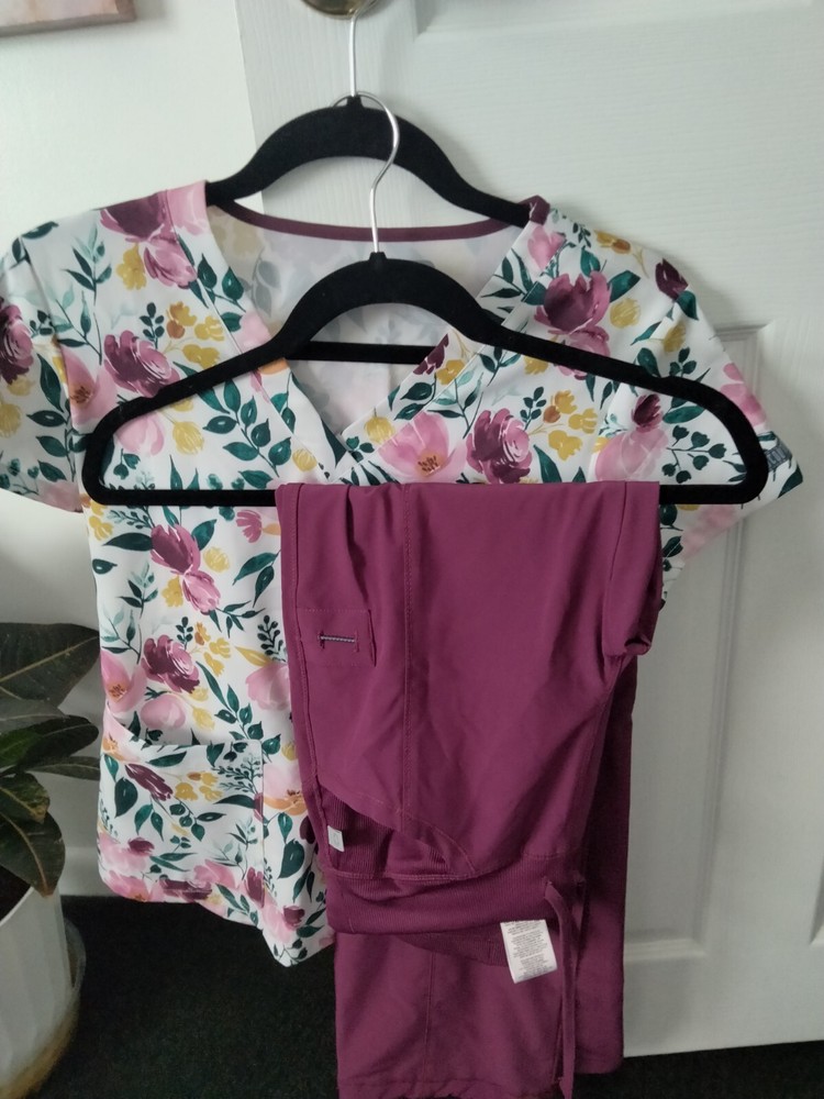 womens scrub sets xs Prints