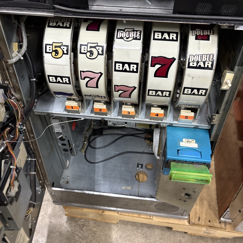 4 - IGT S2000 Slot MACHINES