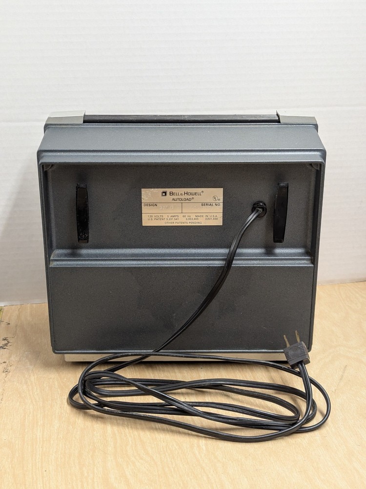 Bell & Howell Autoload Super 8 Projector 357B Motor Runs Needs Bulb
