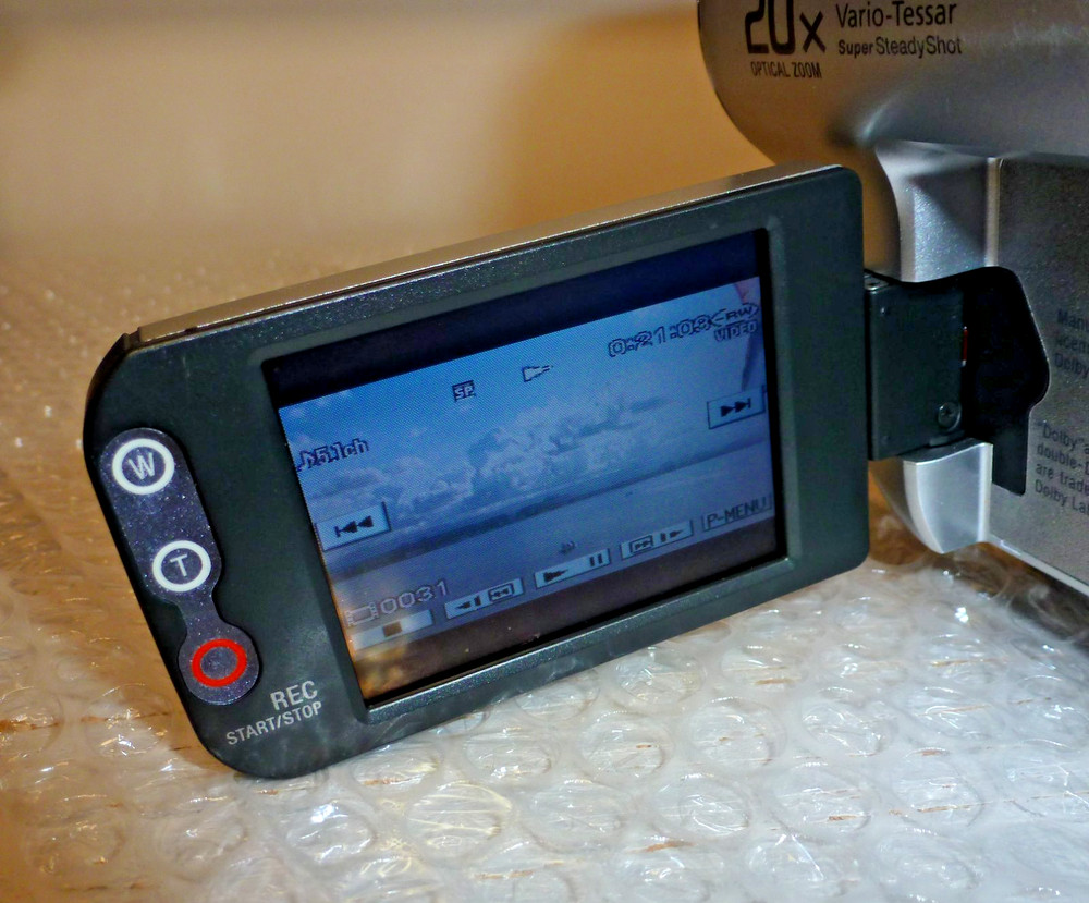 Sony DCR-DVD92E Handycam Bundle