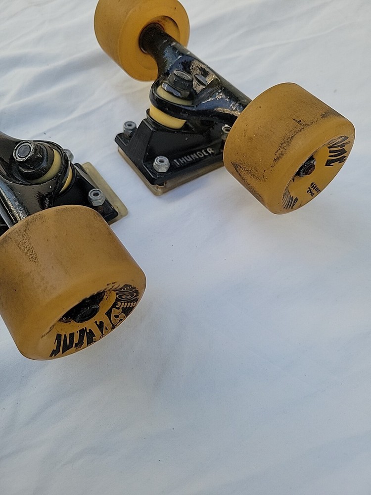 Thunder Trucks Cast Medium Profile + spitfire 61 mm wheels