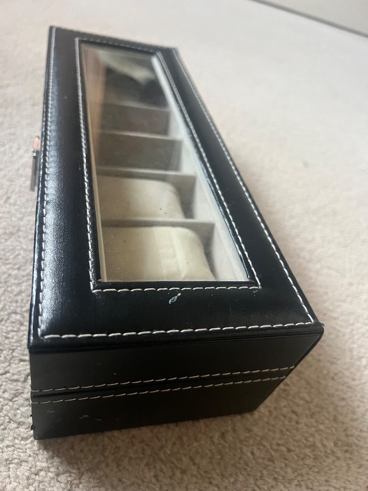 6-Slot Watch Box – 2 cushions missing