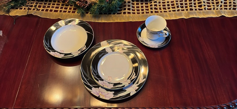 Mikasa China Set Charisma Black 41 Pieces