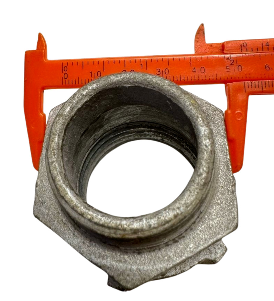 Thomas & Betts 8421 Threadless Compression Connector, 1-1/4" **Free Shipping**