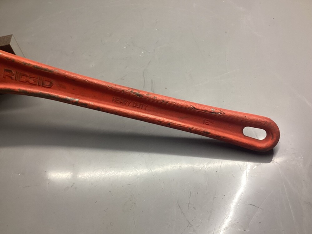 Ridgid Tools 18” Heavy Duty 90° Offset Pipe Wrench NOTE Hook Jaw Has Chipped End
