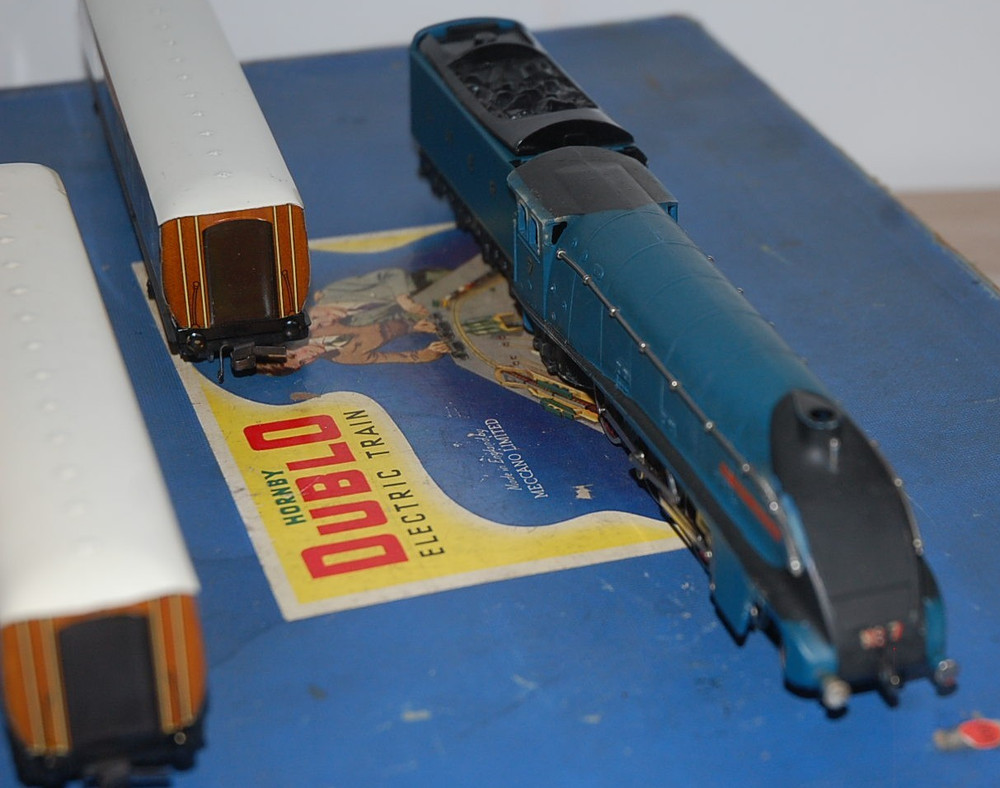 HORNBY DUBLO EDP PASSENGER TRAIN SET 'SIR NIGEL GRESLEY' BOXED