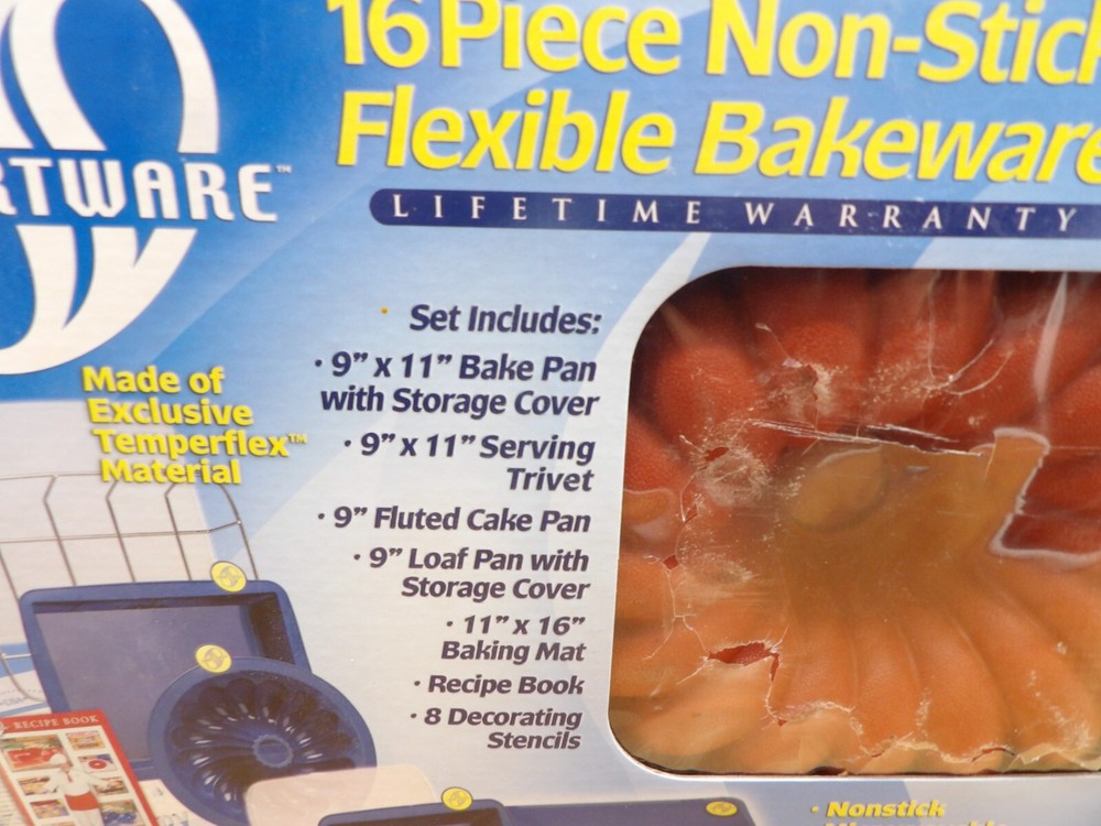 Smartware 16-Piece Basic Silicone Bakeware Set AS Seen TV- NEW IN BOX!!!!