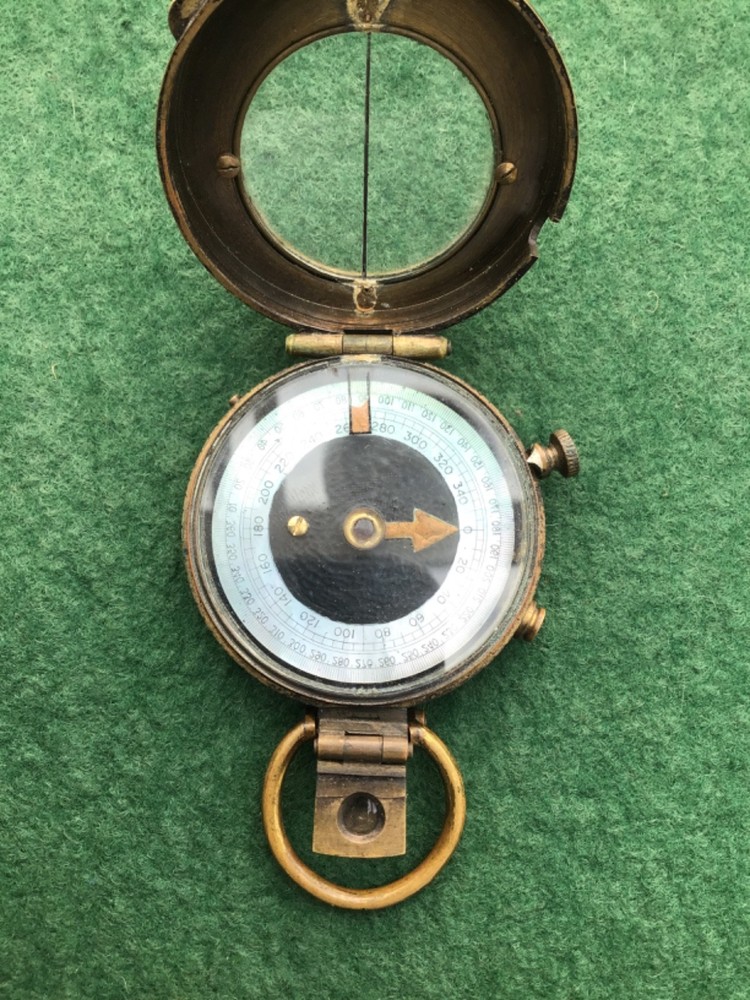 Vintage WW1 working compass dated 1917 in leather case also dated 1917