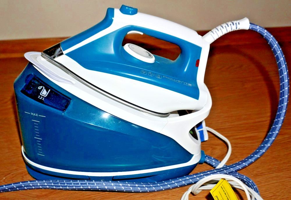 Rowenta Compact Steam Station 1800 Watt Iron System