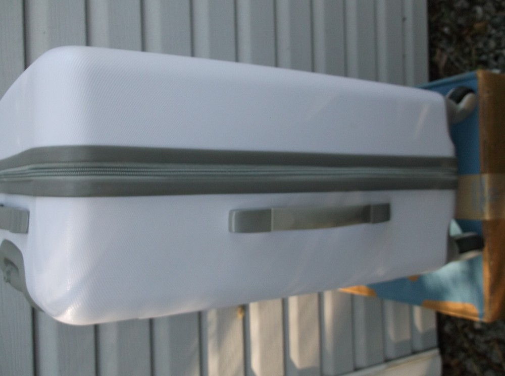 SKECHERS WHITE Hardside 24" Spinner Suitcase