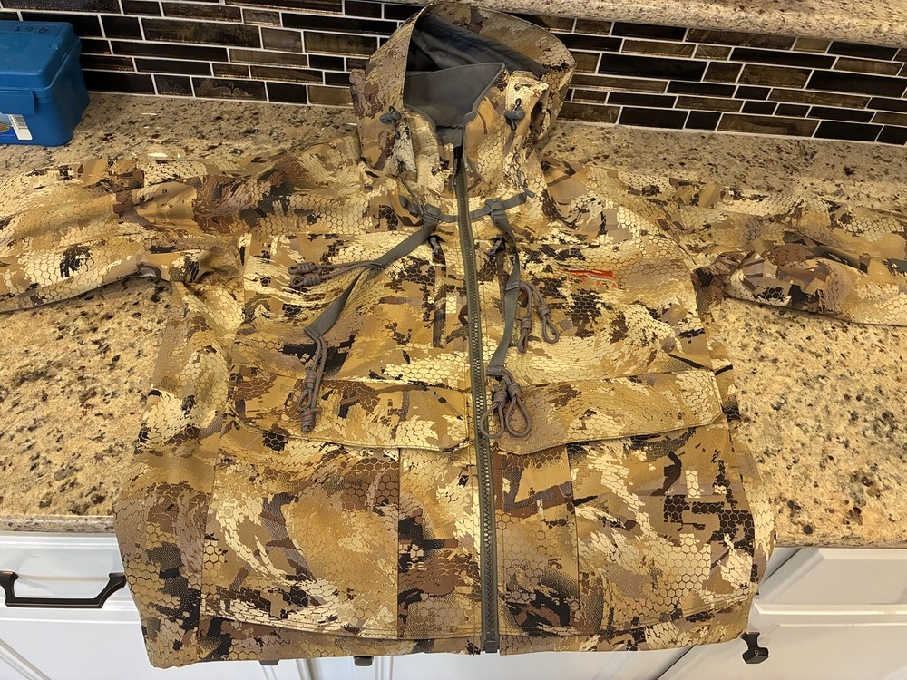 Sitka Delta Pro Wading Jacket  Size Medium, Gore Tex Optifade Marsh