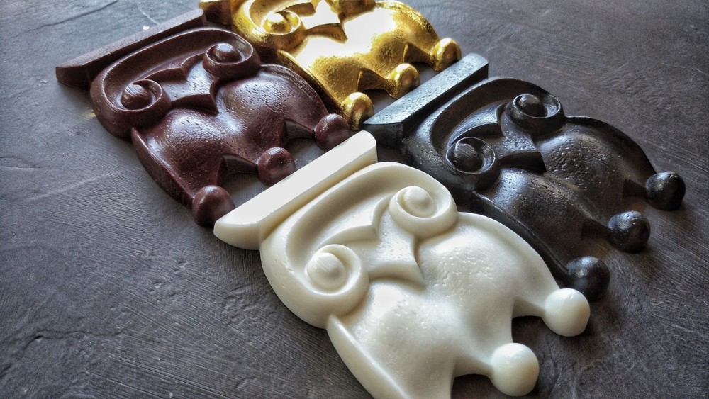 Silicone mold for decorative royal element castings