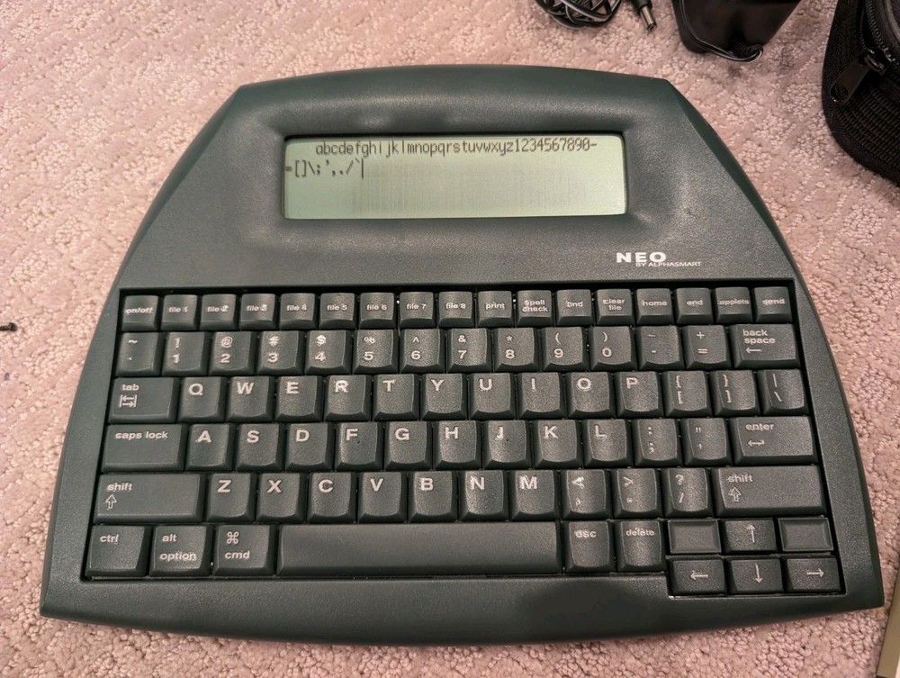 AlphaSmart NEO Word Processor COMPLETE w/ OEM Case, Manual, Power Adapter