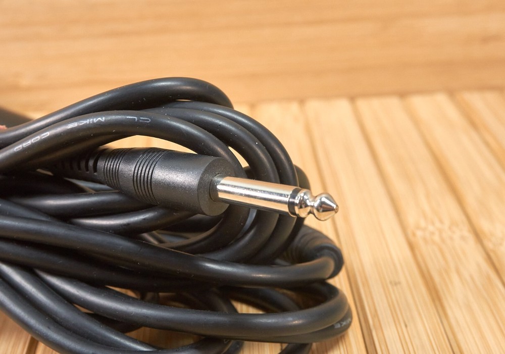 Carol MUD 530 Cardioid Dynamic Microphone, with cable