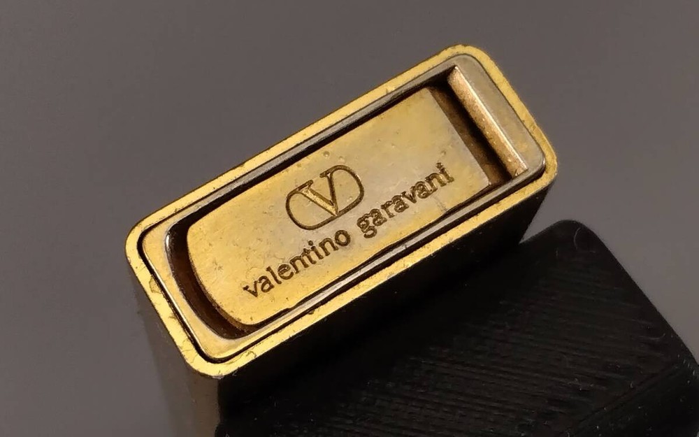SK-8 Fully Working Valentino Lighter Gold Line