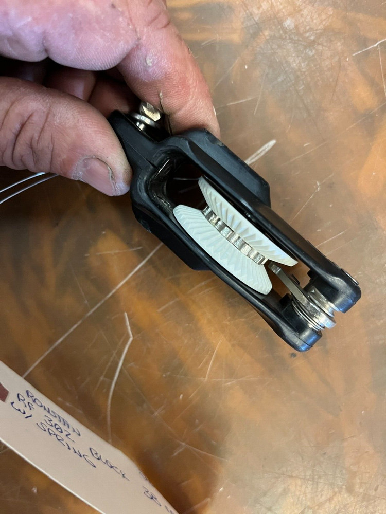 RONSTAN RF 302 BLOCK 38 mm SHEAVE WITH SPRING