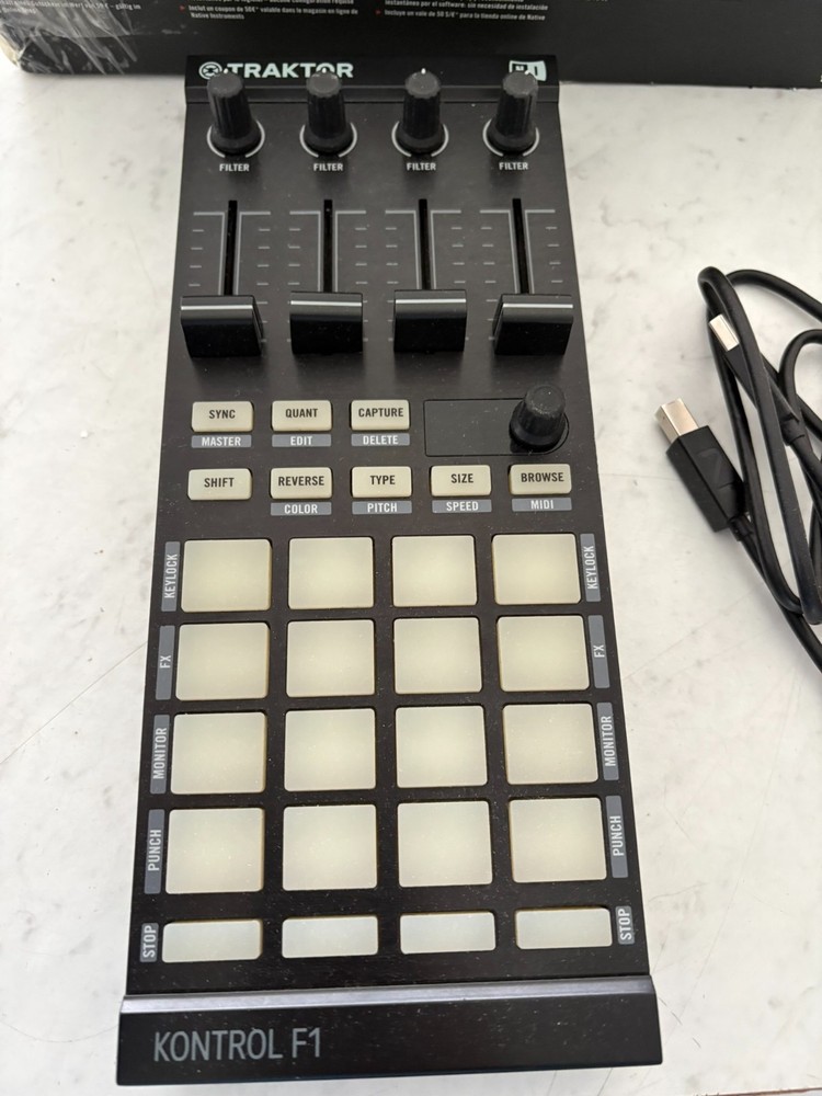 Native Instruments Traktor Kontrol F1