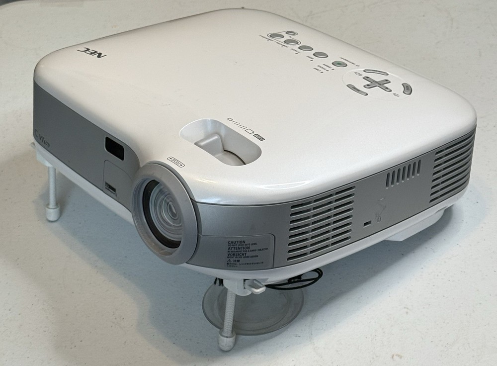 NEC VT 670 LCD Projector with Remote and Power Cable