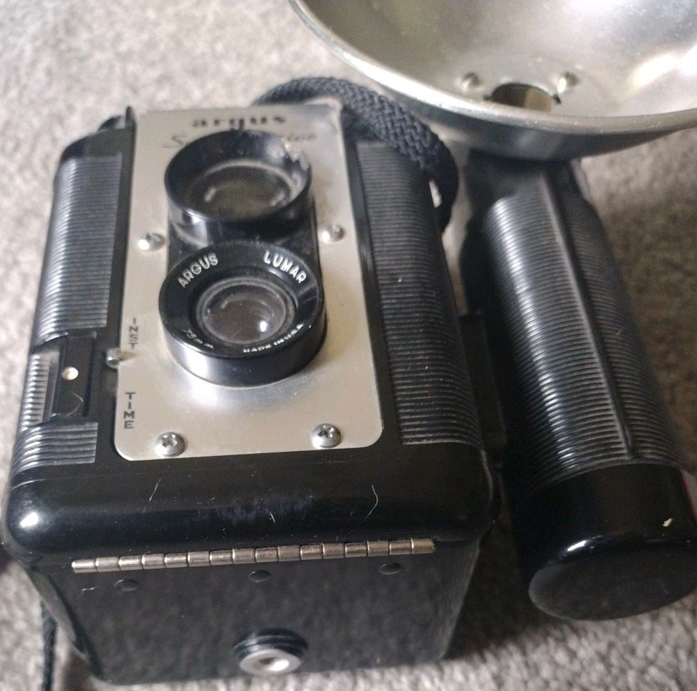Vintage Argus 75 75MM Lumar Lens Side Flash Brown Camera With Strap UNTESTED