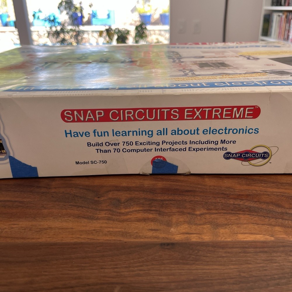 Elenco Electronics Snap Circuits Extreme 750 Experiments Kit