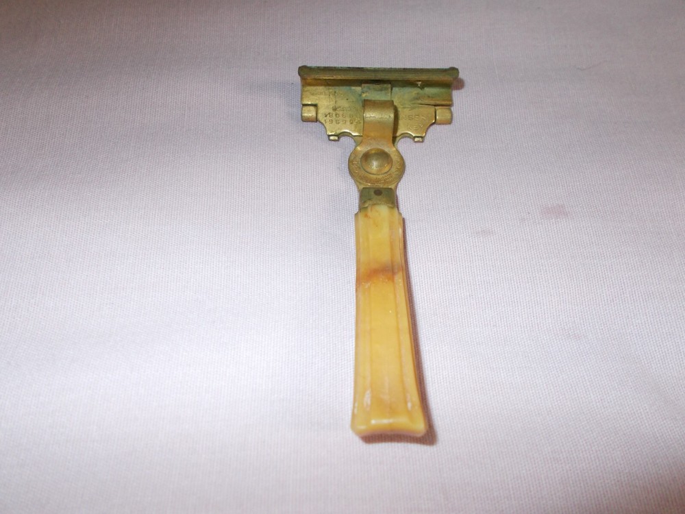 Vintage Schick Razor With Bake Lite Handle Metal Brass