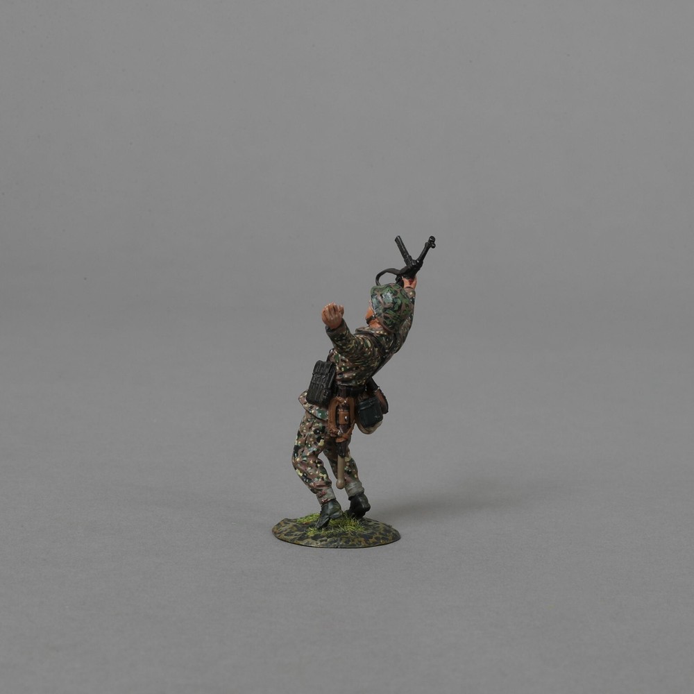 THOMAS GUNN WW2 GERMAN SS155A GERMAN TROOPER WOUNDED MP40