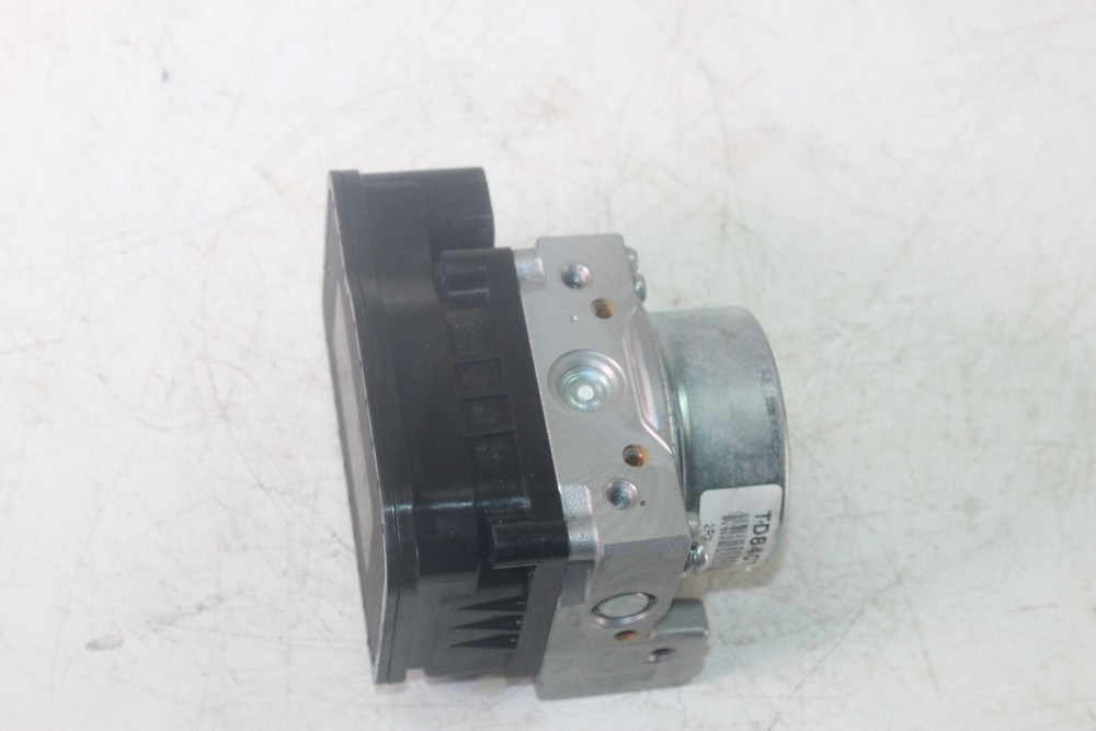 2014 Triumph Street Triple Abs Abs Pump Unit Module T2021486